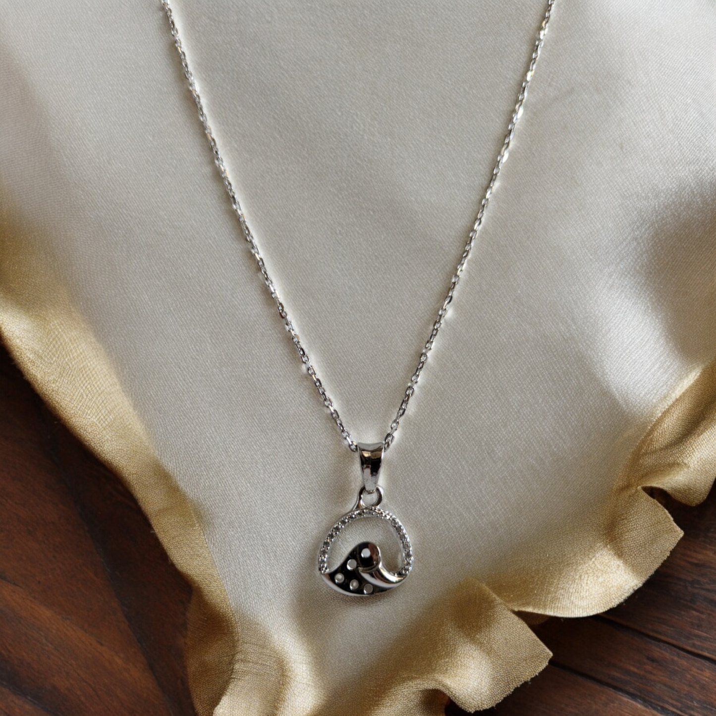 Everlasting Love silver necklace